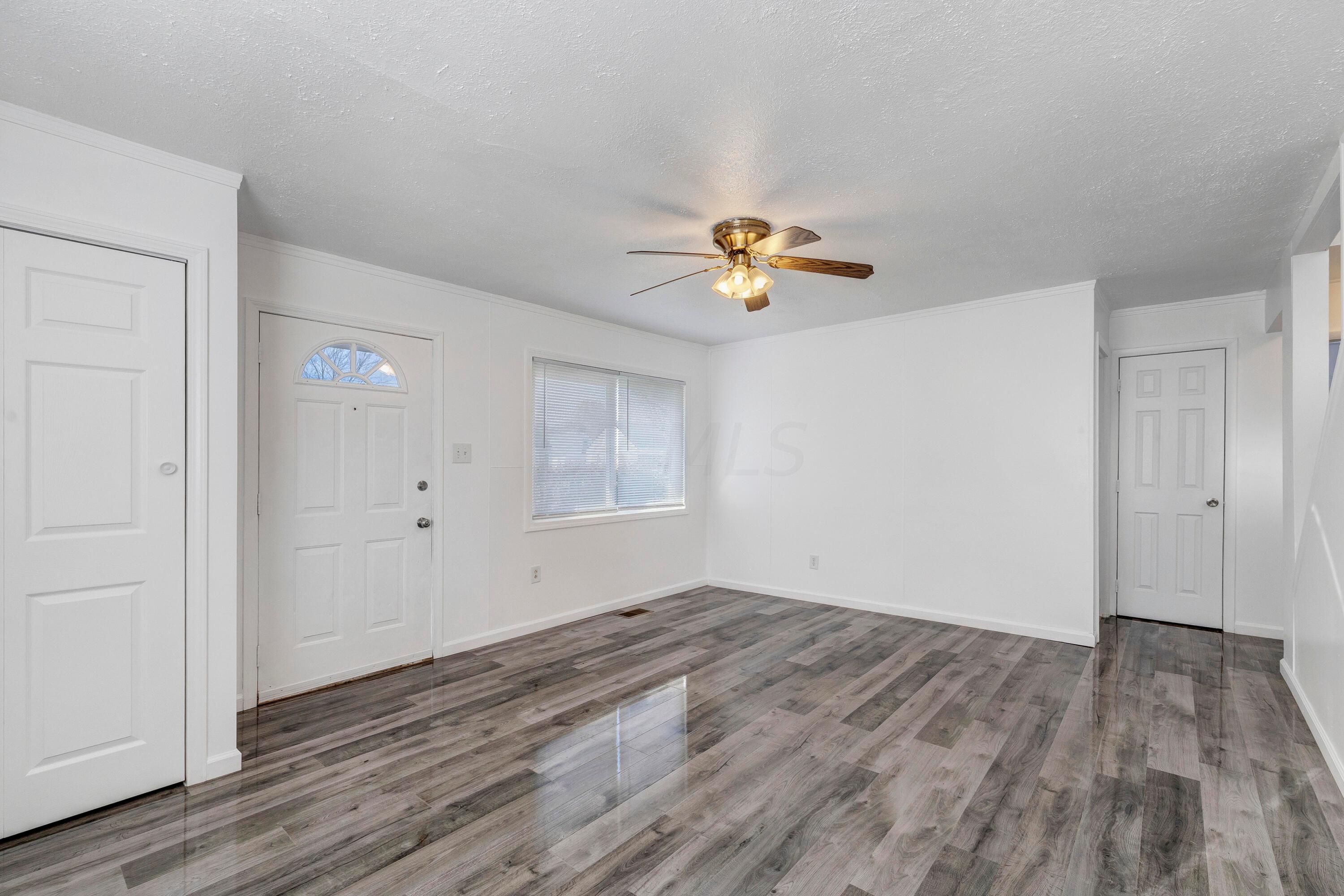 974 Colgate Road Whitehall, OH 43213 - Photo 6 of 30 Living Rm 3