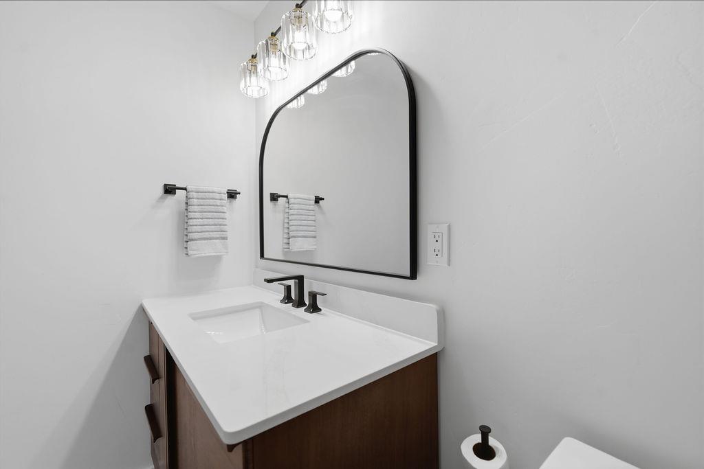 14740 Orzalli Road Grass Valley, CA 95945 - Photo 41 of 91 Primary Bathroom