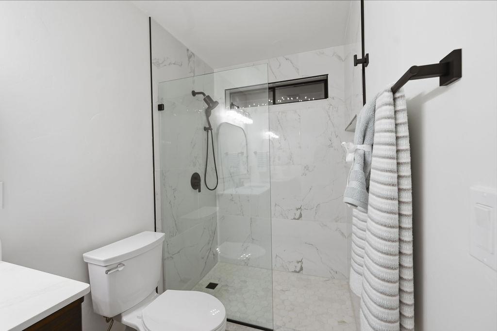 14740 Orzalli Road Grass Valley, CA 95945 - Photo 43 of 91 Primary Bathroom