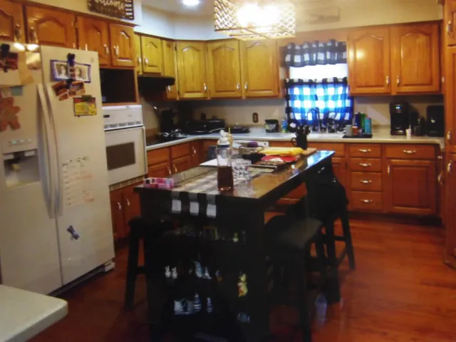 $185,000 | 832 West Raymond Street, Harrisburg, IL 62946