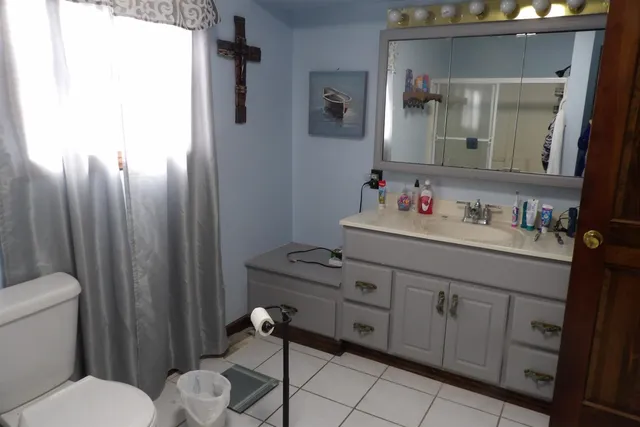 $185,000 | 832 West Raymond Street, Harrisburg, IL 62946