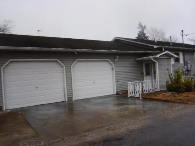 $185,000 | 832 West Raymond Street, Harrisburg, IL 62946