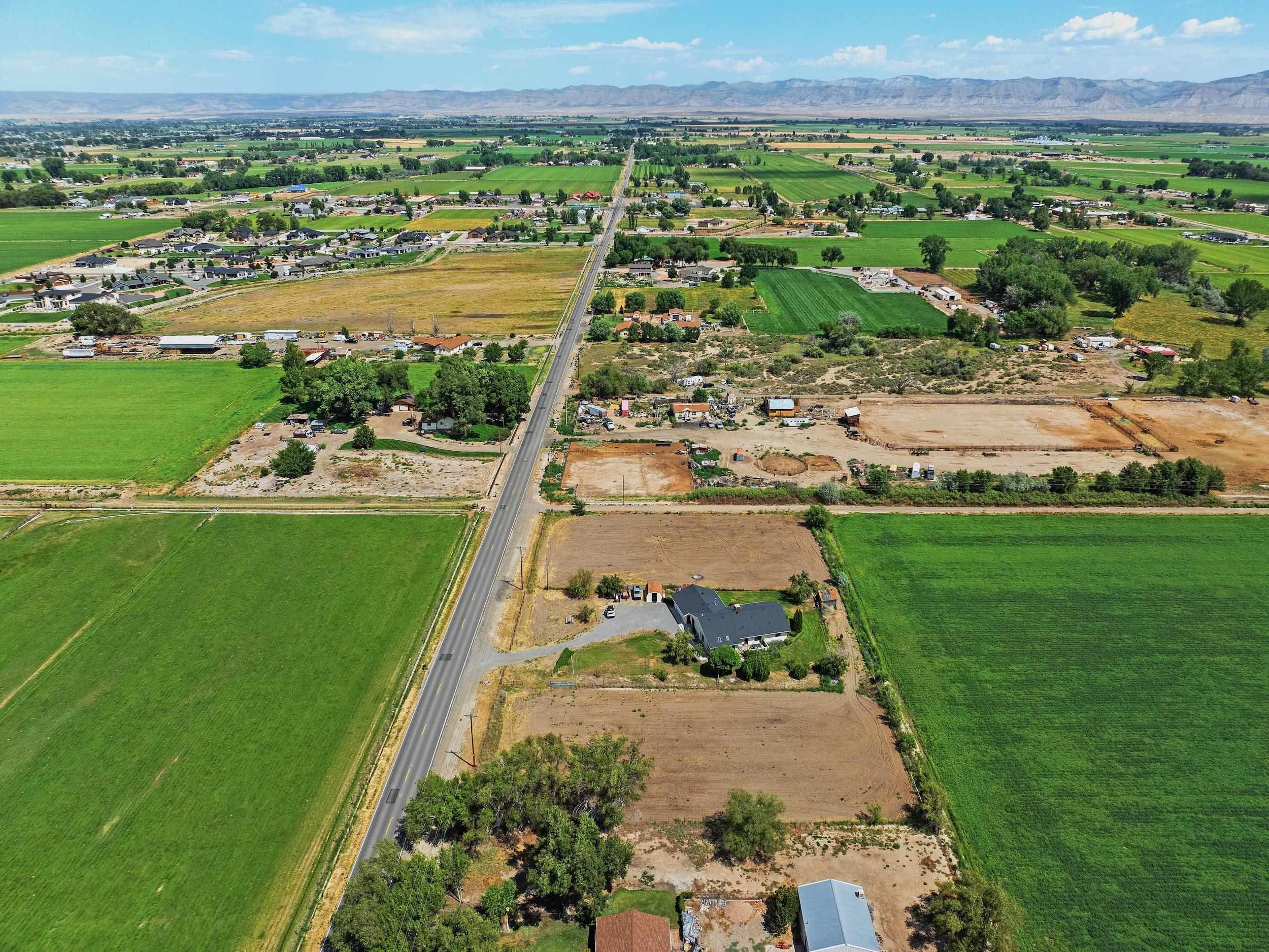 948 20 Road Fruita, CO 81521 - Photo 3 of 38 a view of a garden with a lake