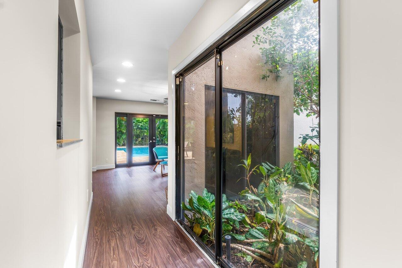 7517 Cedarwood Circle Boca Raton, FL 33434 - Photo 19 of 63 Hallway