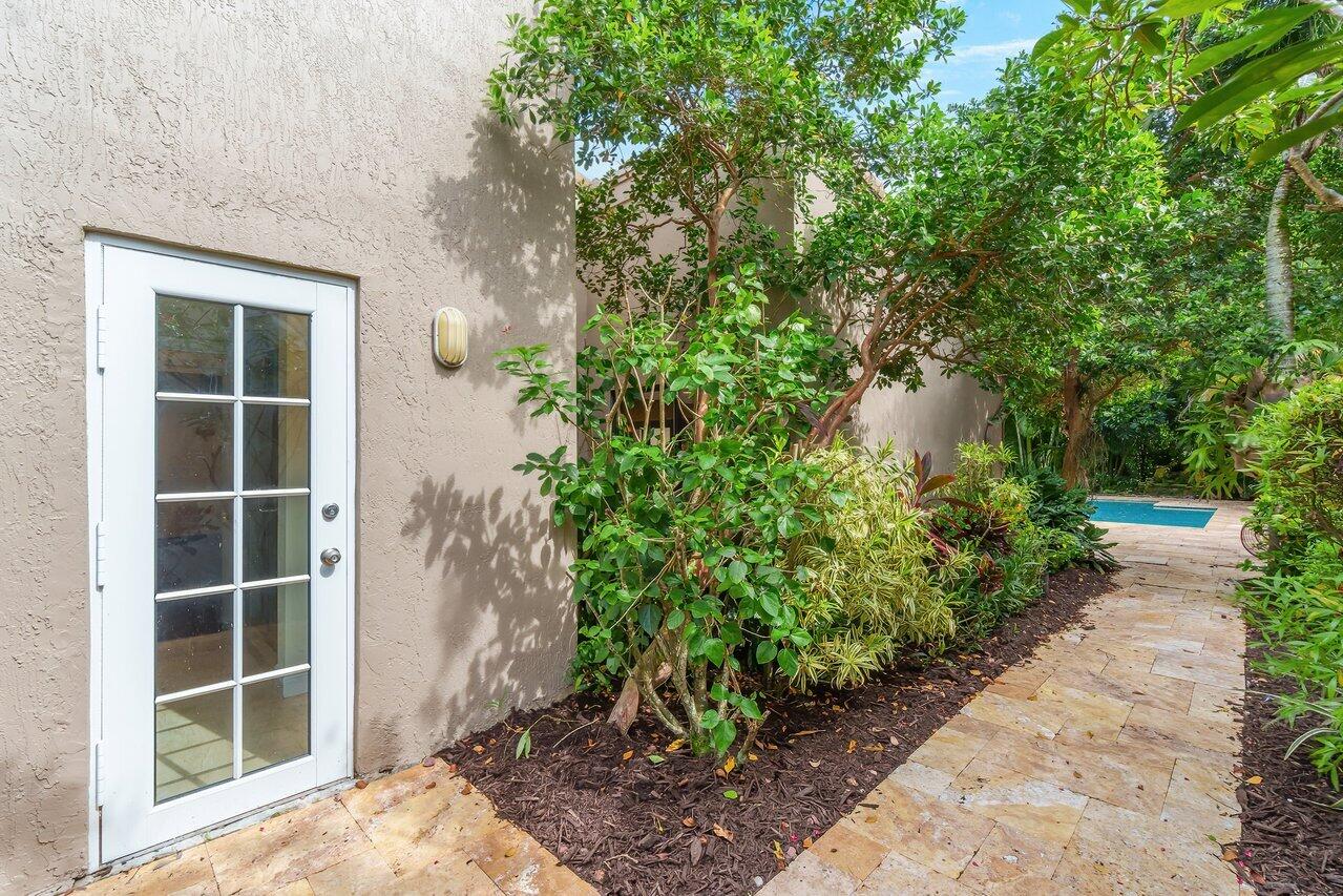 7517 Cedarwood Circle Boca Raton, FL 33434 - Photo 22 of 63 Cabana Bath Doorway to Pool