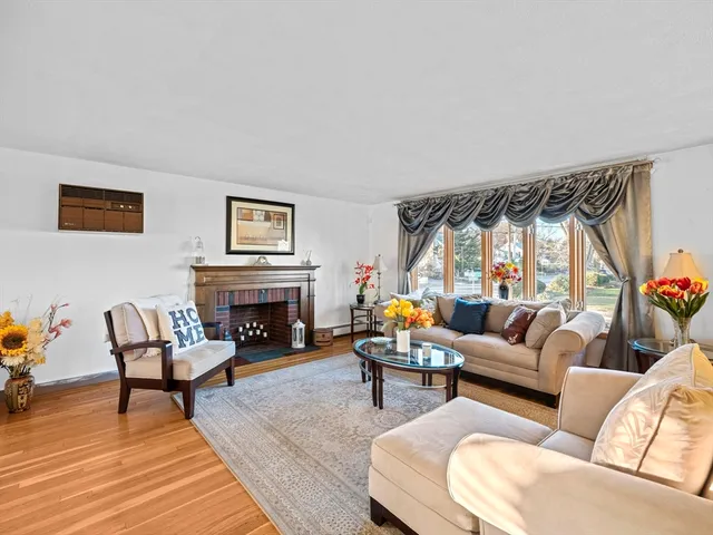 $819,900 | 1 Mansfield Drive, Wakefield, MA 01880