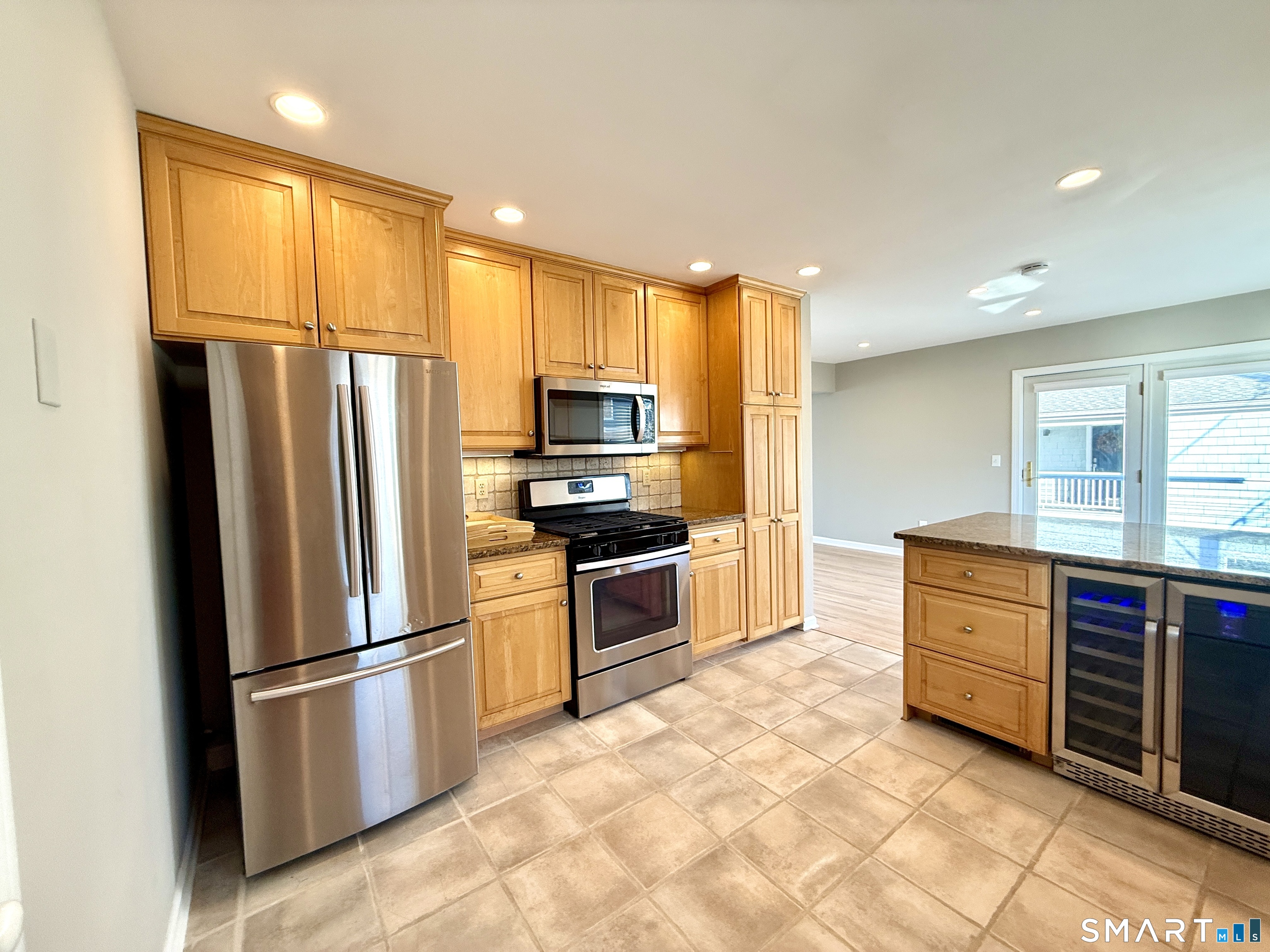691 Fairfield Beach Road, Unit 691 Fairfield, CT 06824 - Photo 9 of 37