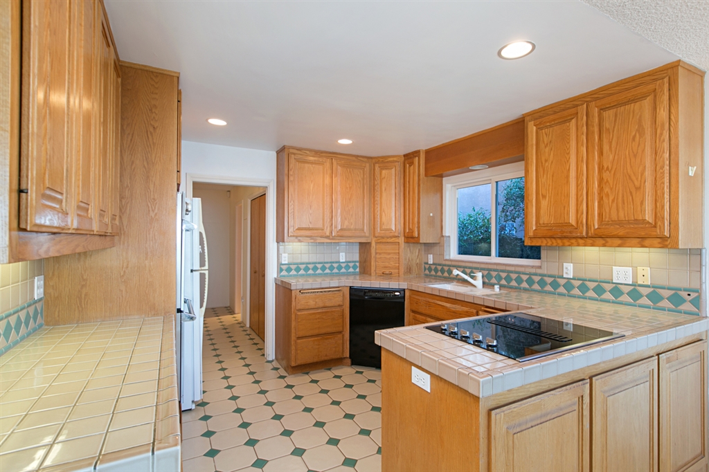 312 Neptune Avenue Encinitas, CA 92024 - Photo 8 of 23 Gallery Image 8
