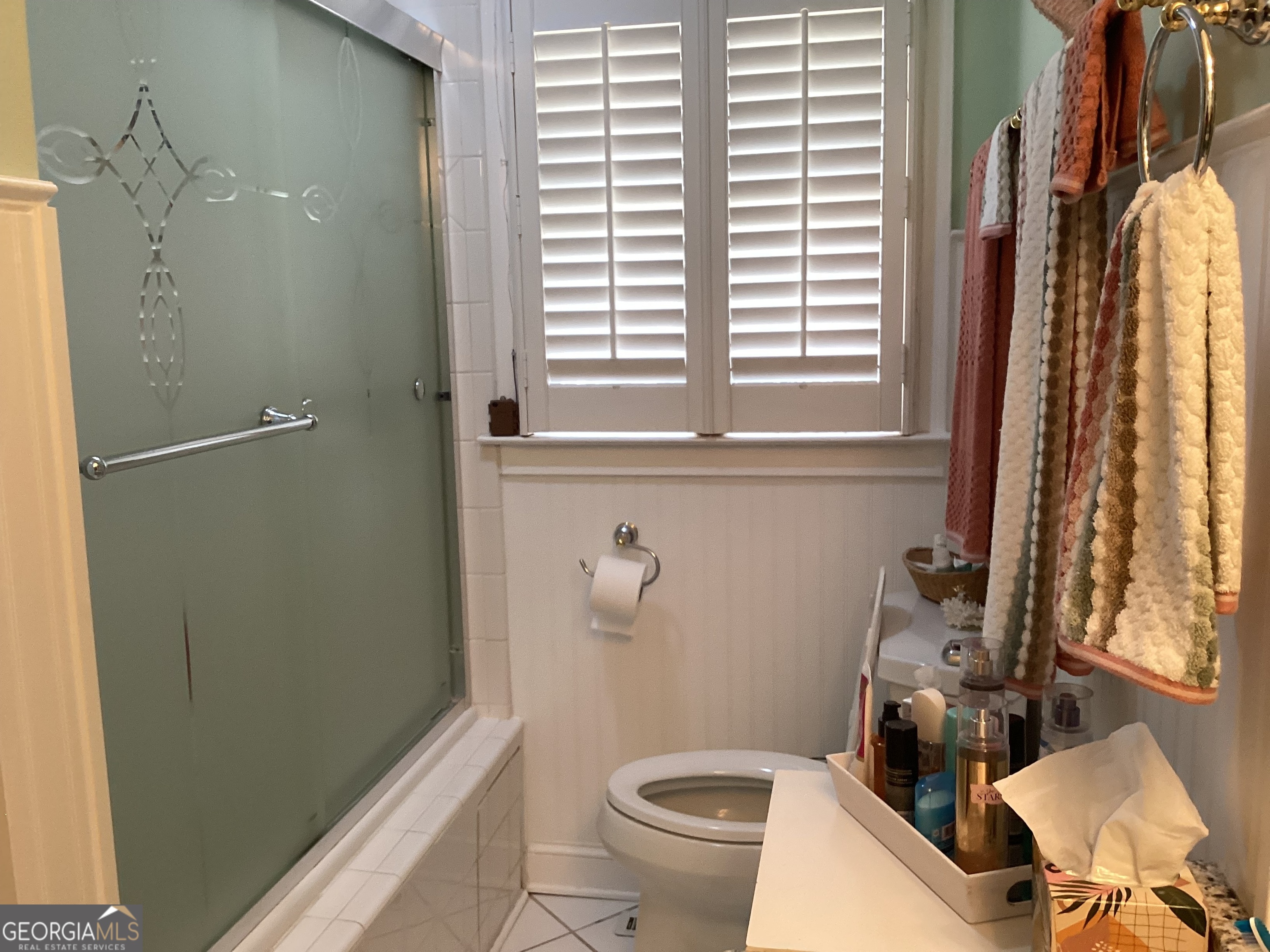 2779 Bob Cox Road Marietta, GA 30064 - Photo 26 of 48 a bathroom with a toilet and a shower