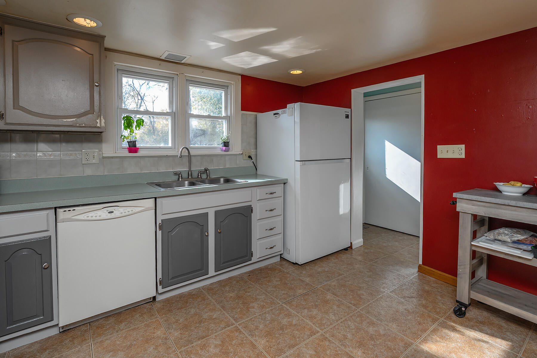 127 Pleasant Street Sharon, WI 53585 - Photo 18 of 41 Kitchen