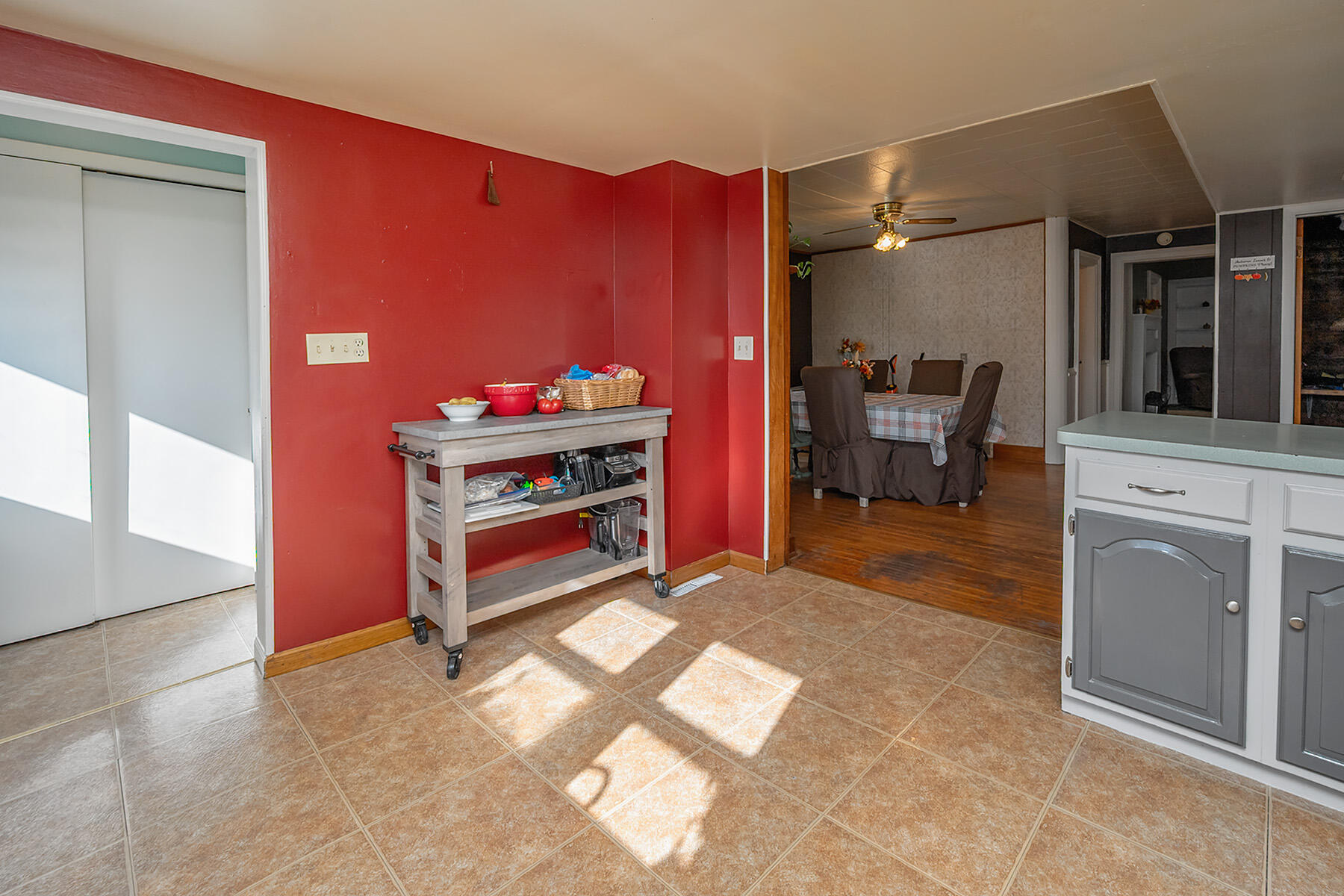 127 Pleasant Street Sharon, WI 53585 - Photo 19 of 41 Kitchen