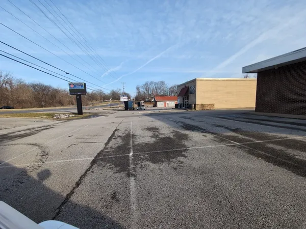 $2,900 | 3015 Fort Campbell Boulevard, Clarksville, TN 37042