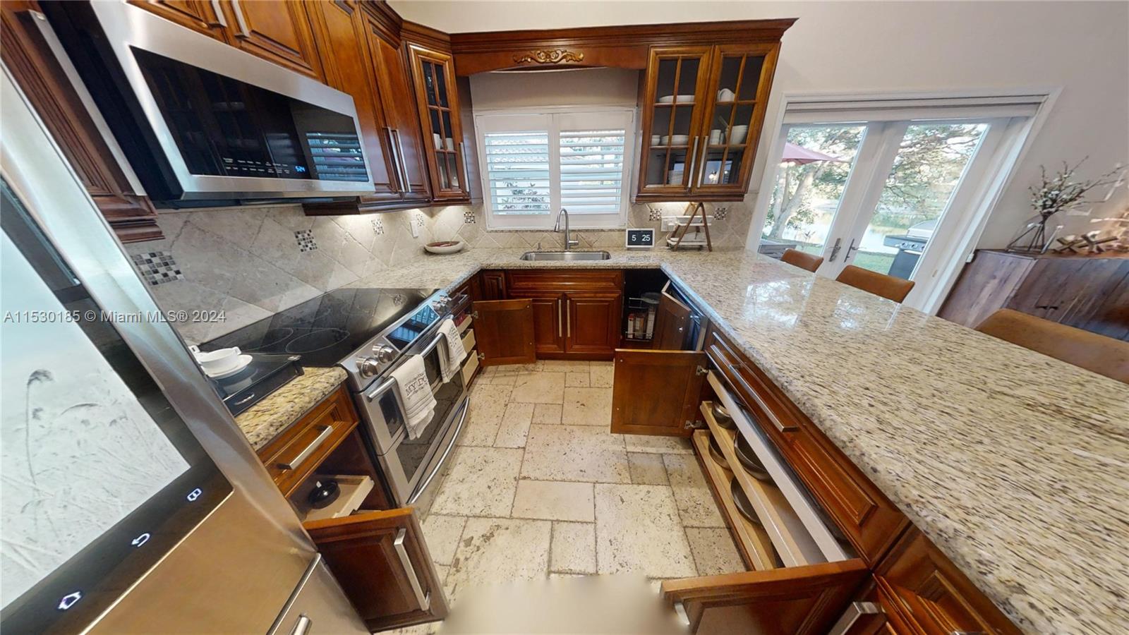 10278 Islander Drive Boca Raton, FL 33498 - Photo 8 of 31 Gallery Image 8