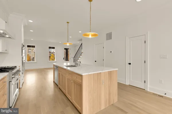 a kitchen that has a lot of cabinets in it