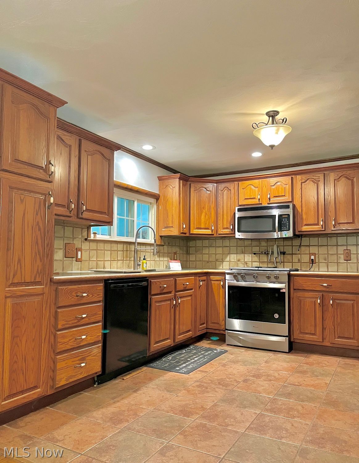 4102 Leewood Road Stow, OH 44224 - Photo 7 of 15 Kitchen