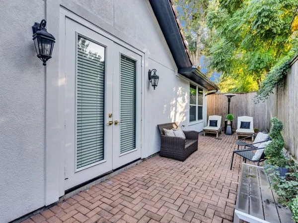 a outdoor view with a sitting space