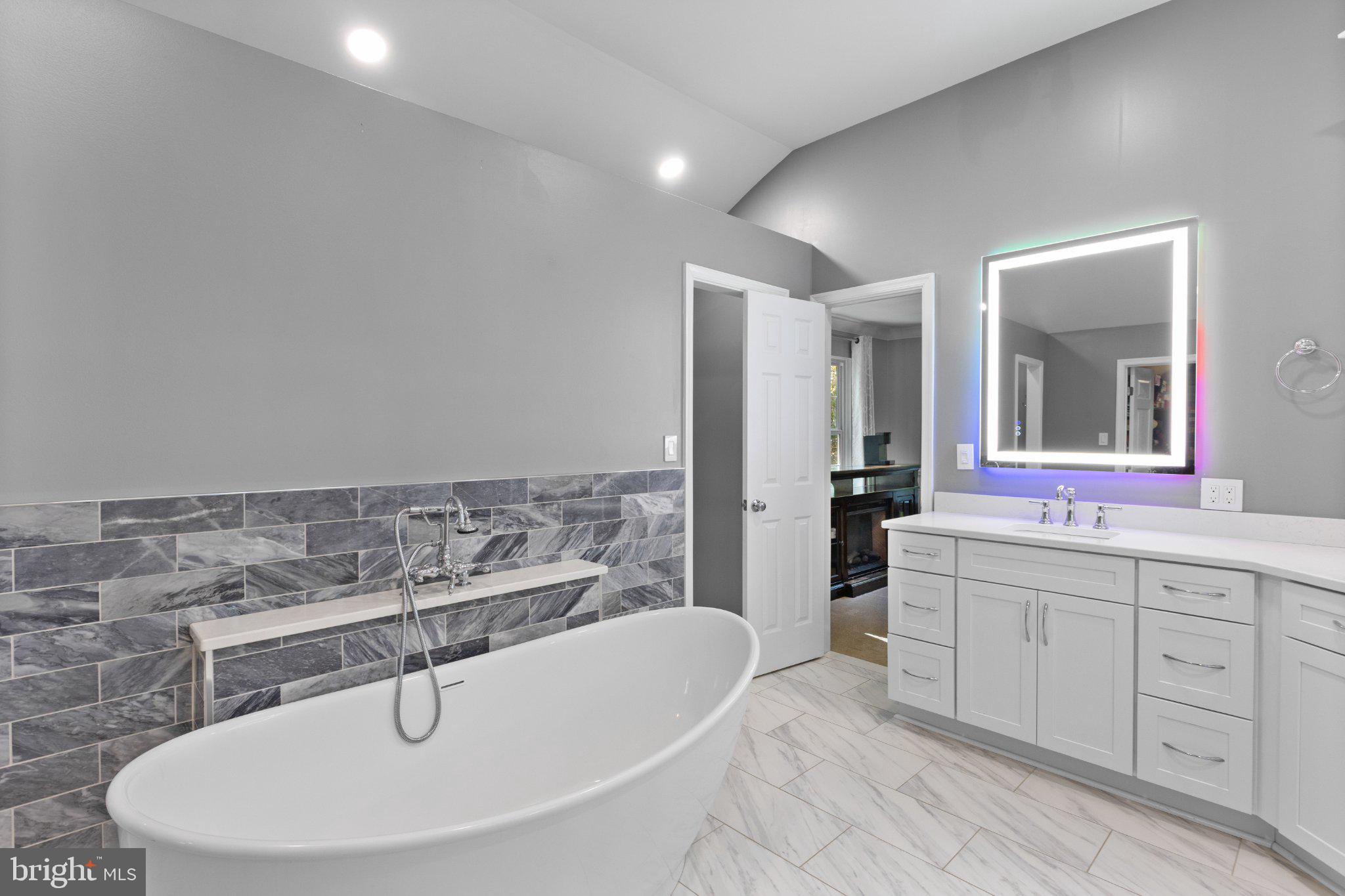 2014 Rosedale Lane Huntingtown, MD 20639 - Photo 37 of 89 Large soaking tub