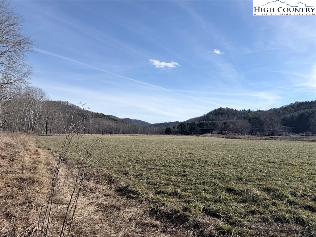 2752 Broadstone Road Banner Elk, NC 28604 - Photo 16 of 24 a view of an ocean and a mountain