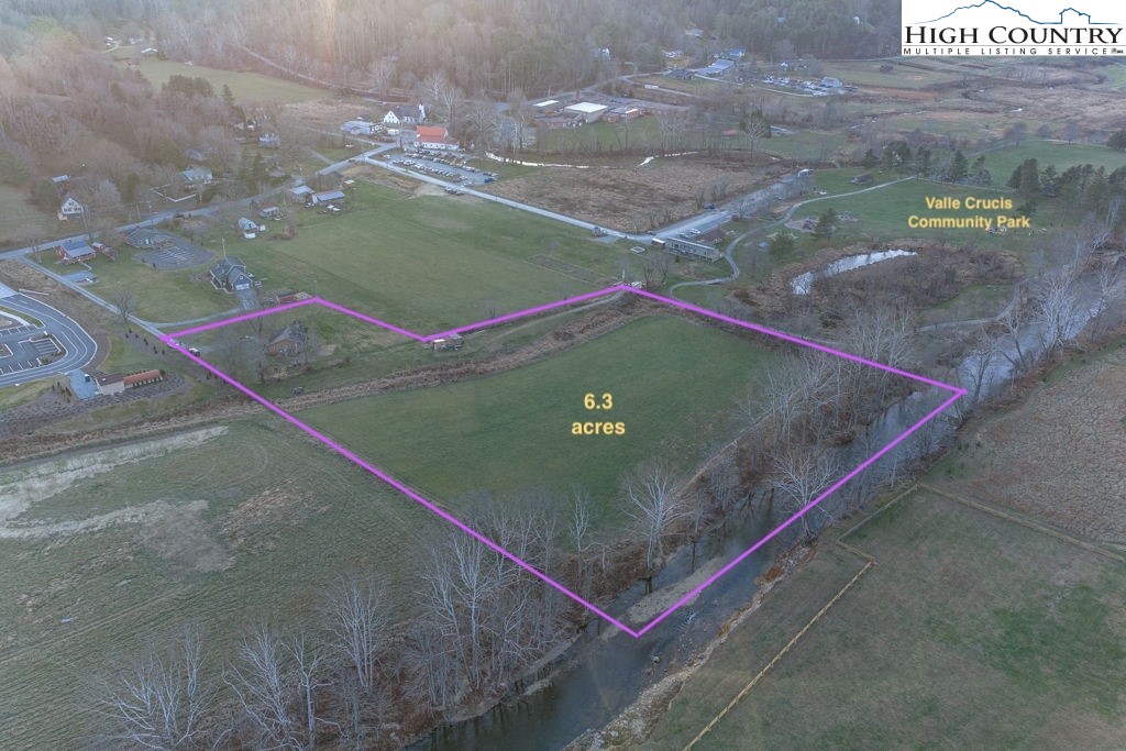 2752 Broadstone Road Banner Elk, NC 28604 - Photo 3 of 24