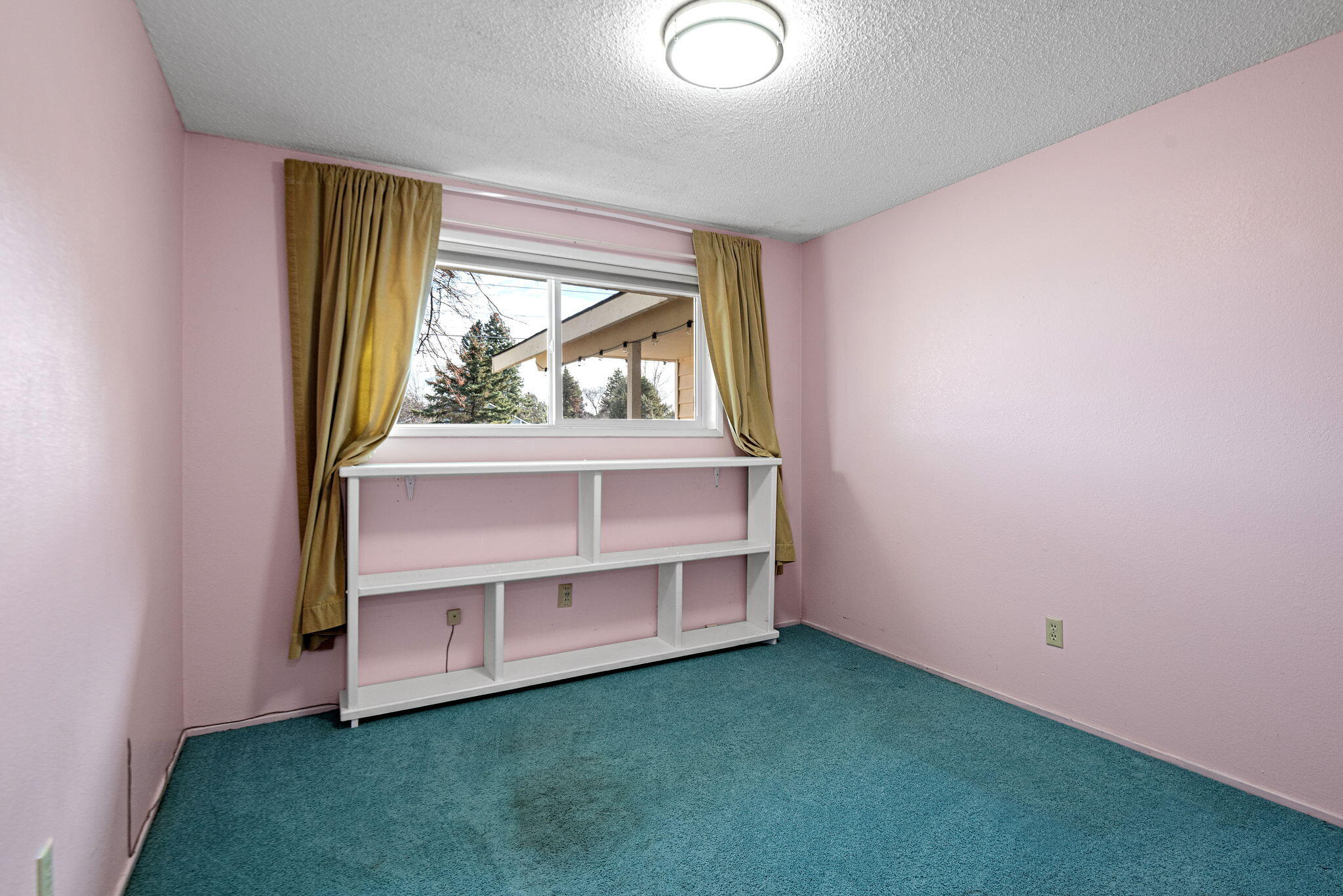 62895 Eagle Road Bend, OR 97701 - Photo 18 of 25 bedroom #3