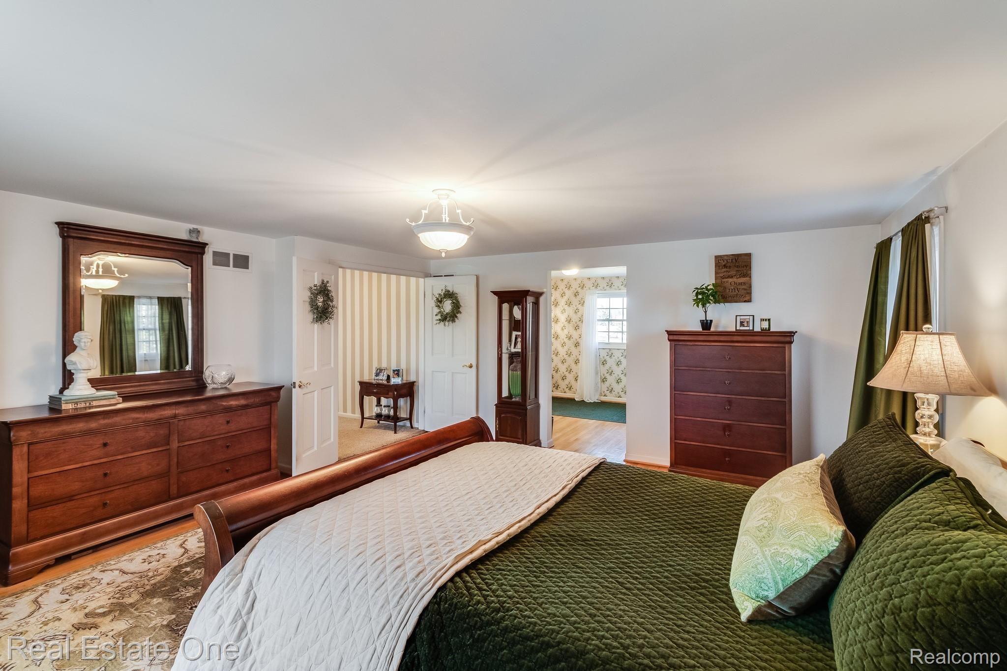 35949 Congress Road Farmington, MI 48335 - Photo 29 of 47 IMG_0256.jpg