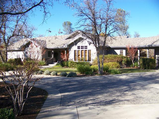 13220 Tierra Heights Road Redding, CA 96003 - Photo 1 of 16 Front of Home