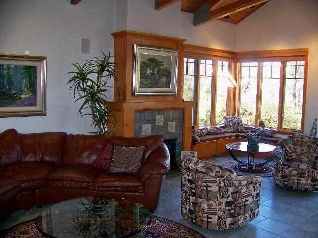 13220 Tierra Heights Road Redding, CA 96003 - Photo 11 of 16 Family Room