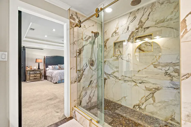 a en suite bathroom with a shower