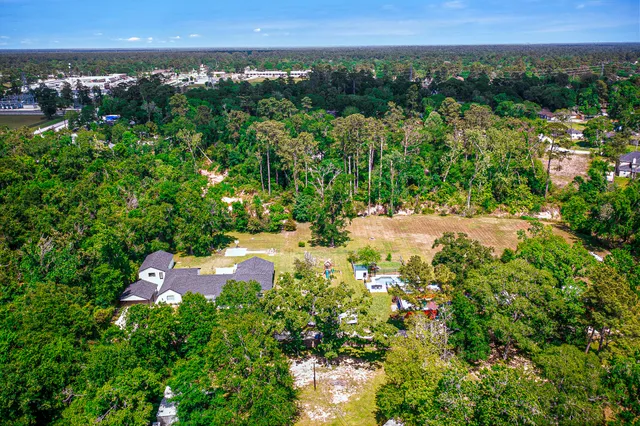 a view of a yard with a building in front of it