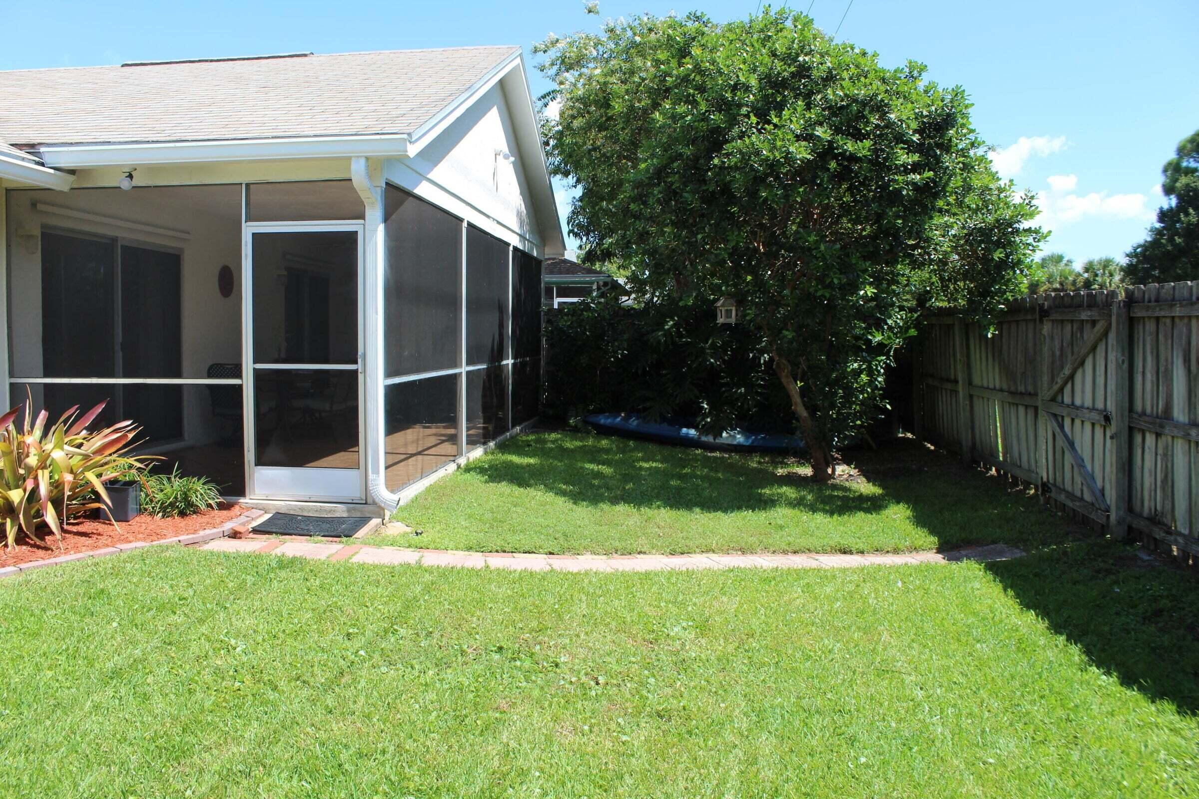 127 Wandering Trail Jupiter, FL 33458 - Photo 21 of 28 Rear yard