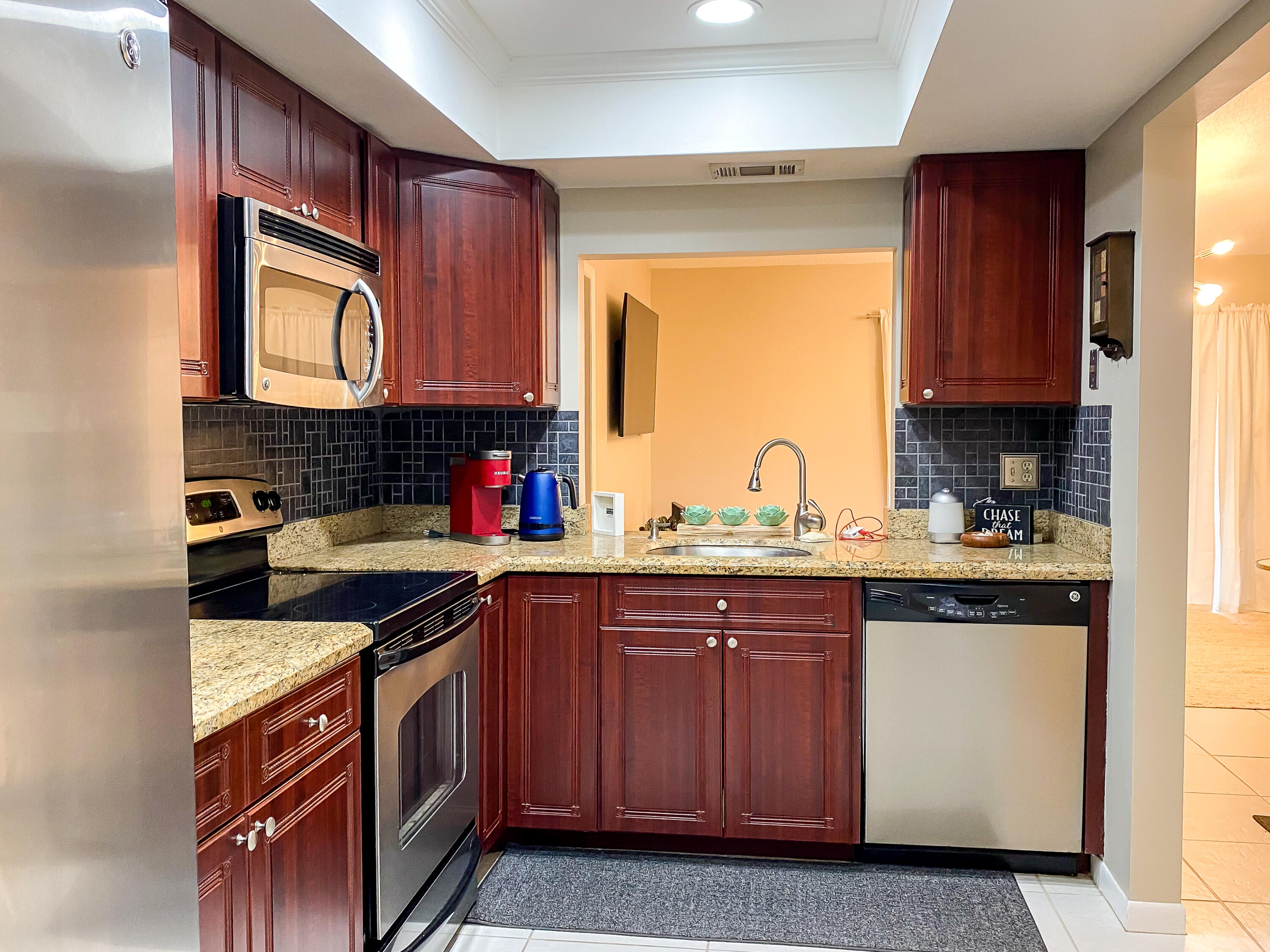 127 Wandering Trail Jupiter, FL 33458 - Photo 8 of 28 Kitchen