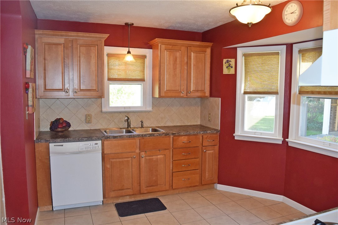 5132 Mayview Road Cleveland, OH 44124 - Photo 4 of 26