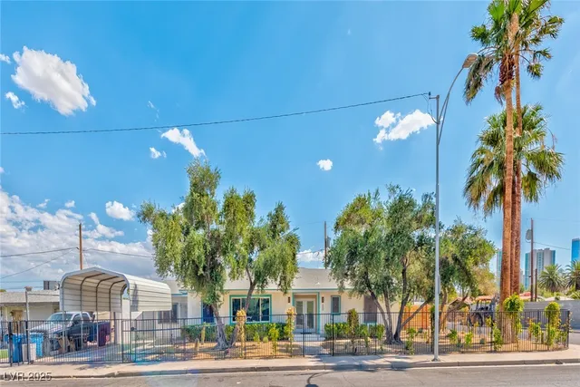 $3,495 | 800 East Canosa Avenue, Las Vegas, NV 89104