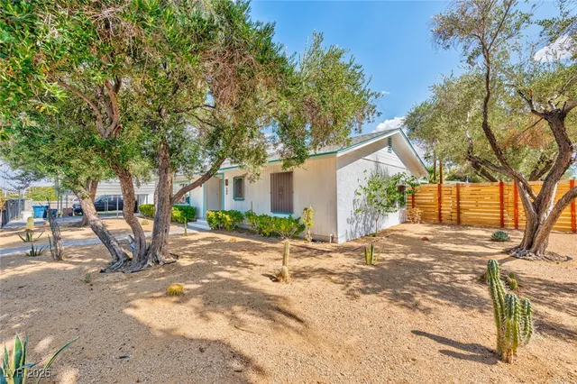 $3,495 | 800 East Canosa Avenue, Las Vegas, NV 89104