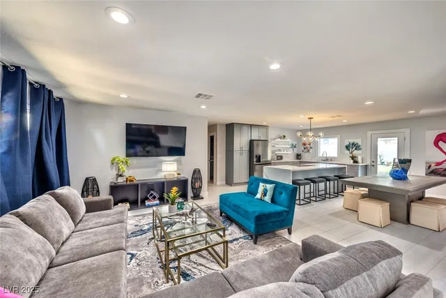 $3,495 | 800 East Canosa Avenue, Las Vegas, NV 89104