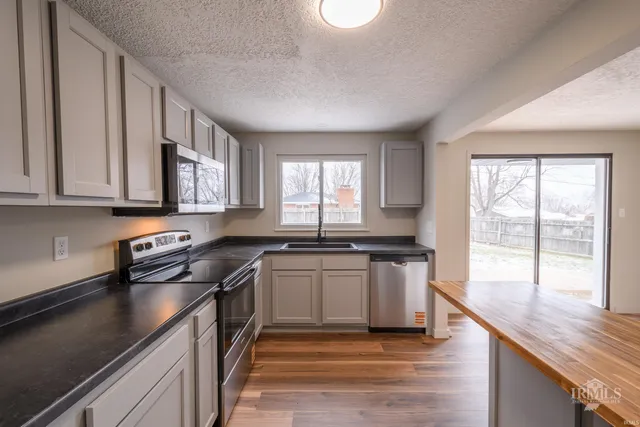 $209,900 | 5704 East Robert Street, Muncie, IN 47303