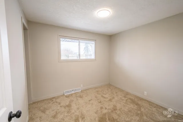 $209,900 | 5704 East Robert Street, Muncie, IN 47303