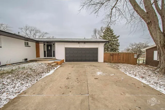 $209,900 | 5704 East Robert Street, Muncie, IN 47303