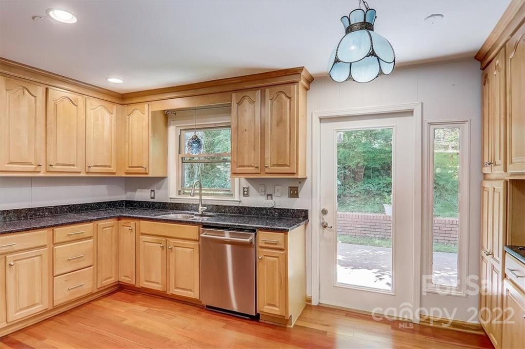 2 Chipmunk Cove Road Asheville, NC 28804 - Photo 10 of 44 Gallery Image 10