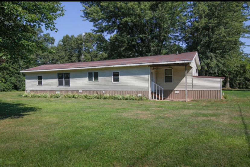 16433 Floating Bridge Road Three Rivers, MI 49093 - Photo 3 of 24 IMG_4795