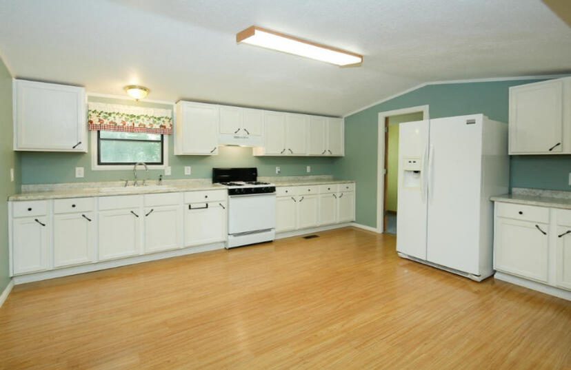 16433 Floating Bridge Road Three Rivers, MI 49093 - Photo 5 of 24 IMG_4781