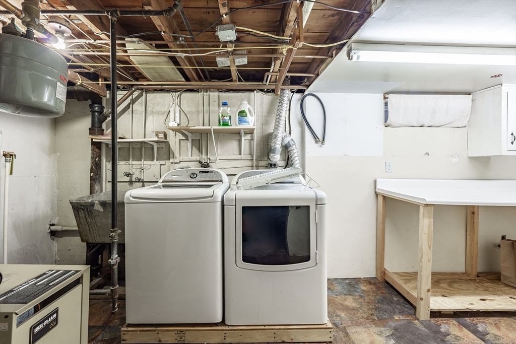 127 Cheyenne Road Springfield, MA 01109 - Photo 35 of 42 a utility room with dryer and washer