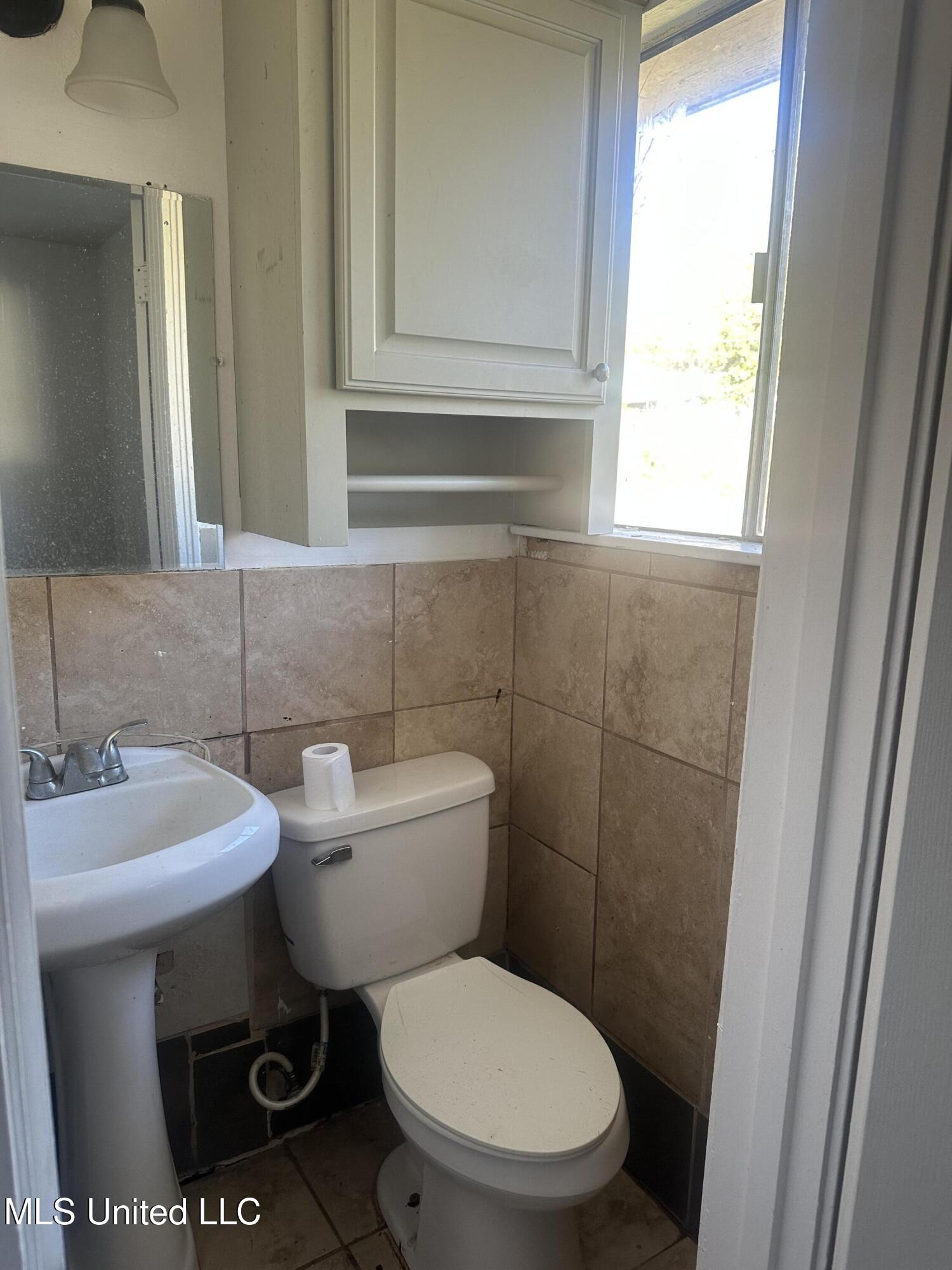 2451 Coronet Place Jackson, MS 39204 - Photo 7 of 11 IMG_0161