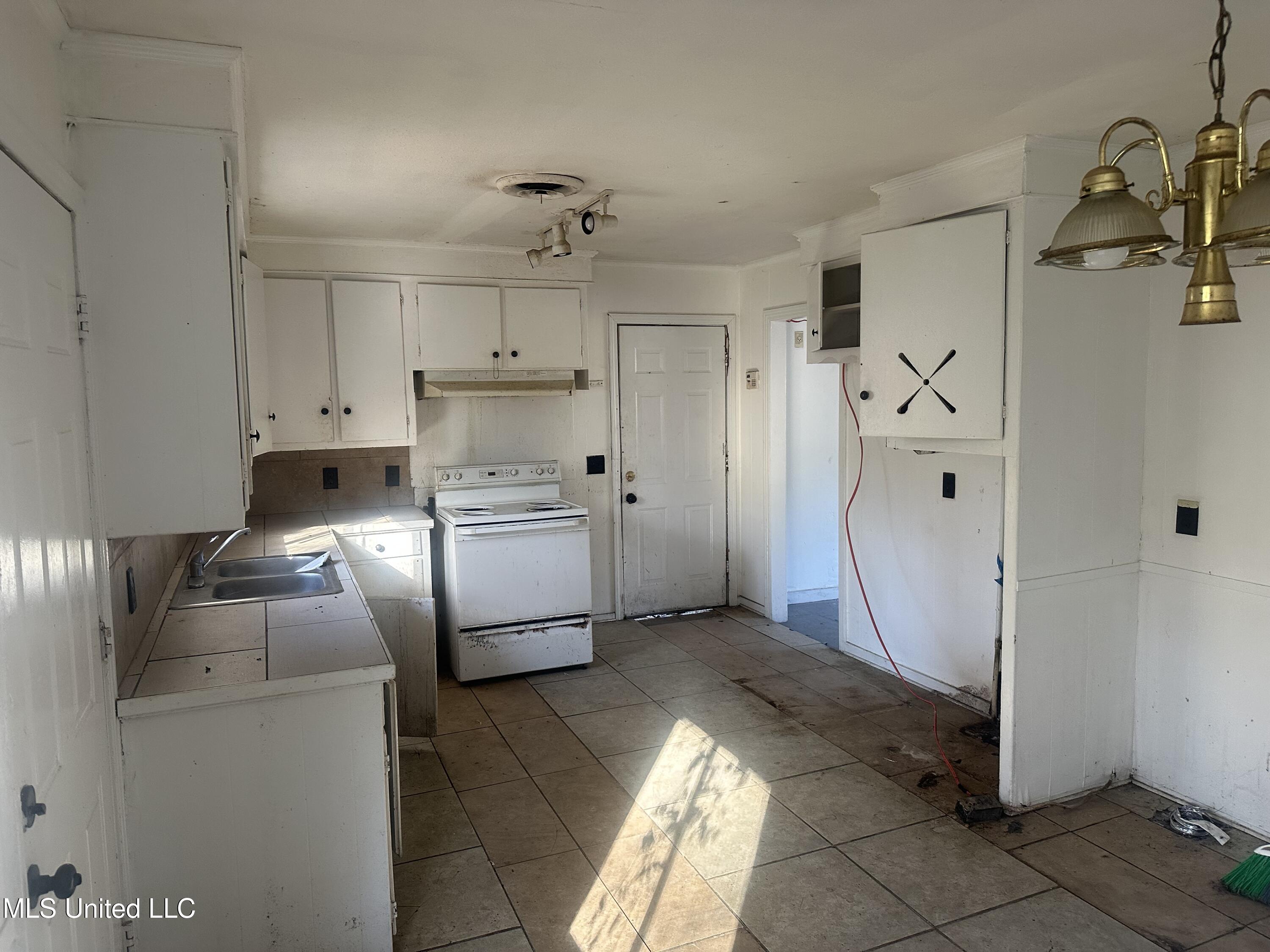 2451 Coronet Place Jackson, MS 39204 - Photo 9 of 11 Kitchen 2