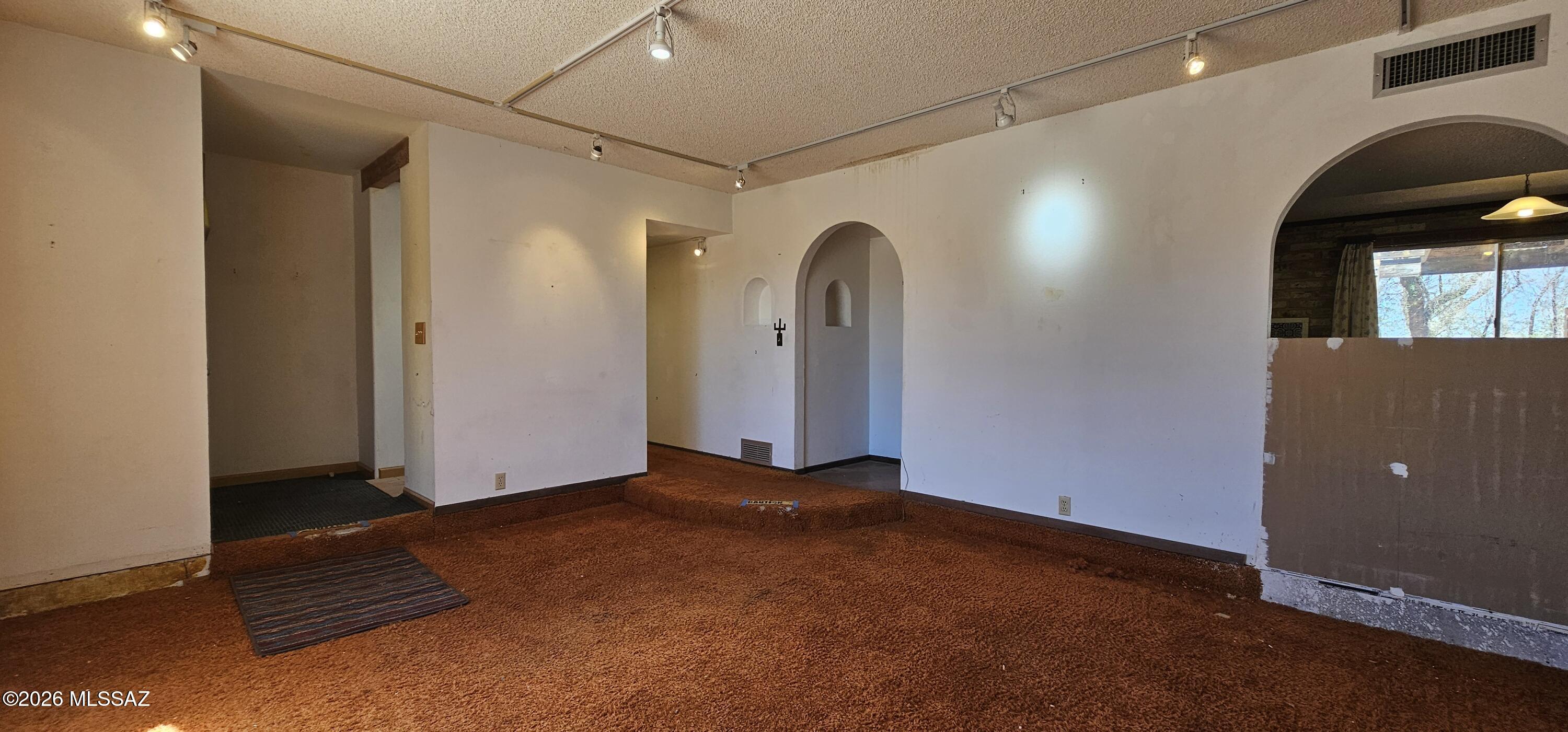 4441 North Sanders Road Tucson, AZ 85743 - Photo 4 of 40 Living Room -angle2