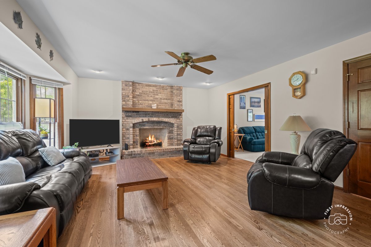 2412 Barkdoll Road Naperville, IL 60565 - Photo 10 of 28 Gallery Image 10