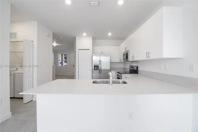 $3,200 | 2729 Southeast 25th Avenue, Homestead, FL 33035