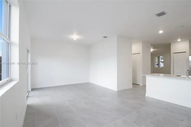 $3,200 | 2729 Southeast 25th Avenue, Homestead, FL 33035