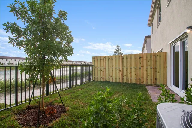 $3,200 | 2729 Southeast 25th Avenue, Homestead, FL 33035