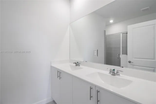 $3,200 | 2729 Southeast 25th Avenue, Homestead, FL 33035